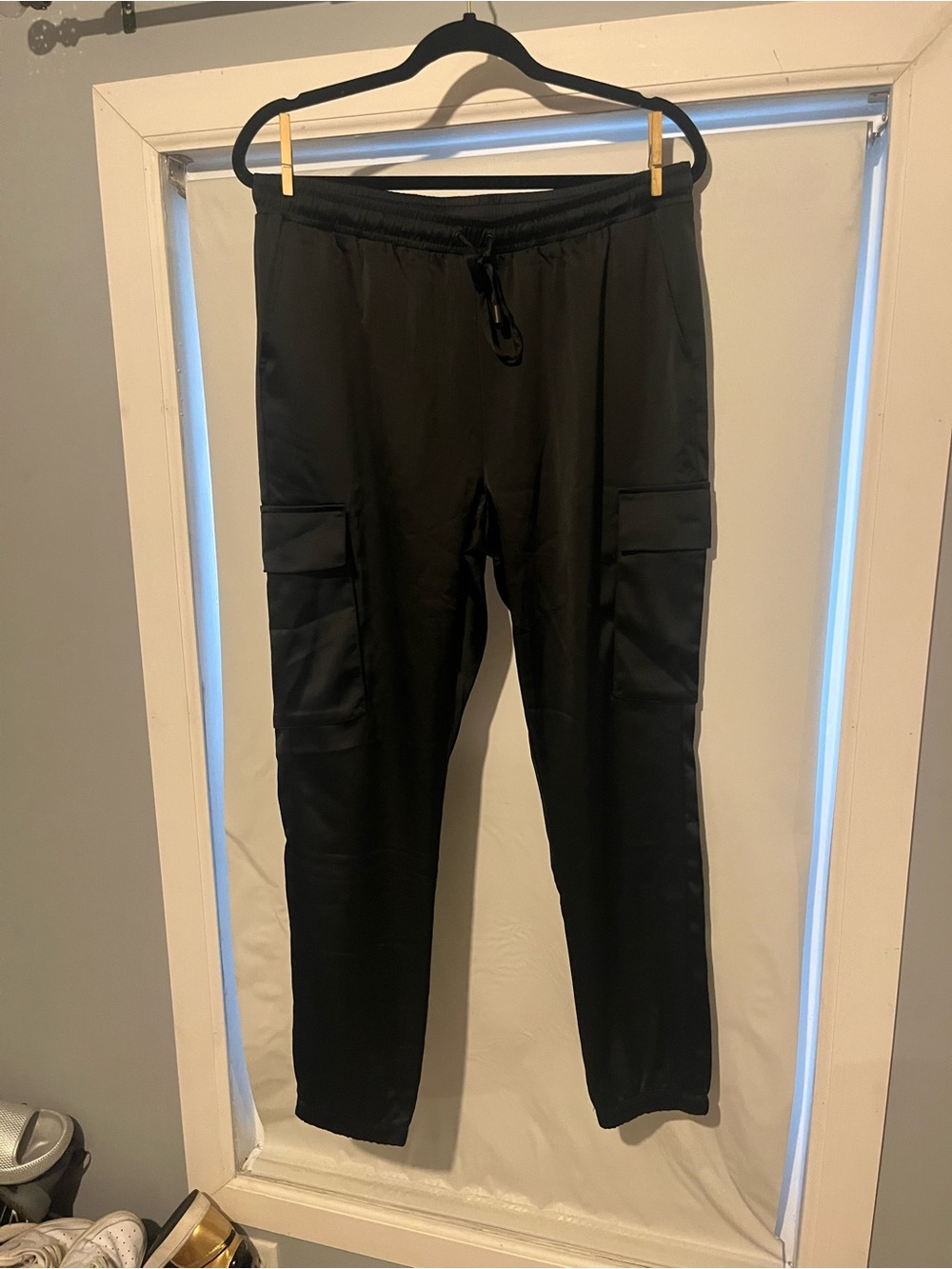 Kenneth Cole Black Cargo satin Joggers size medium business casual feminine